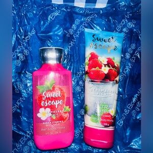 Bath & Body Works✨🩷💚Sweet Escape Strawberry Picnic Moisturizer Duo